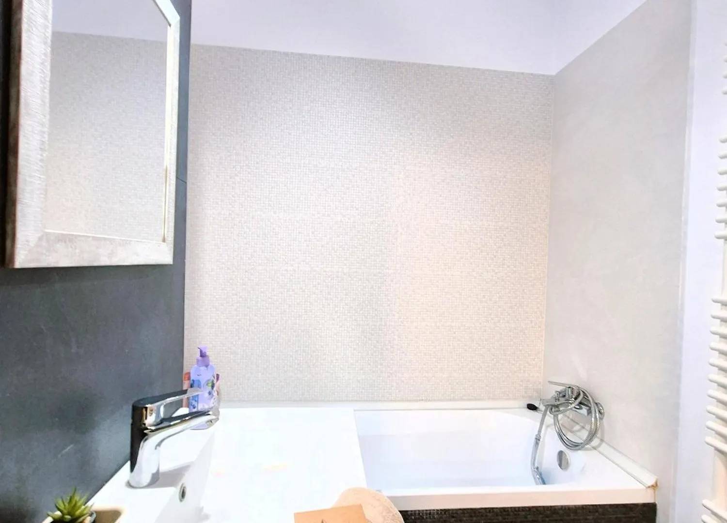 Apartment Chique Studio Near Mall Plaza Bucharest