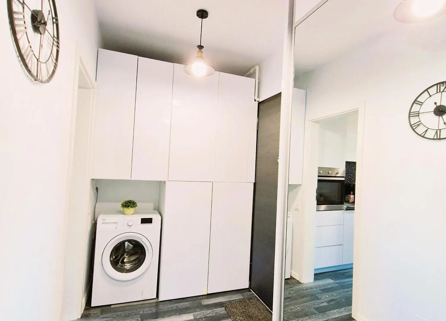 Apartment Chique Studio Near Mall Plaza Bucharest