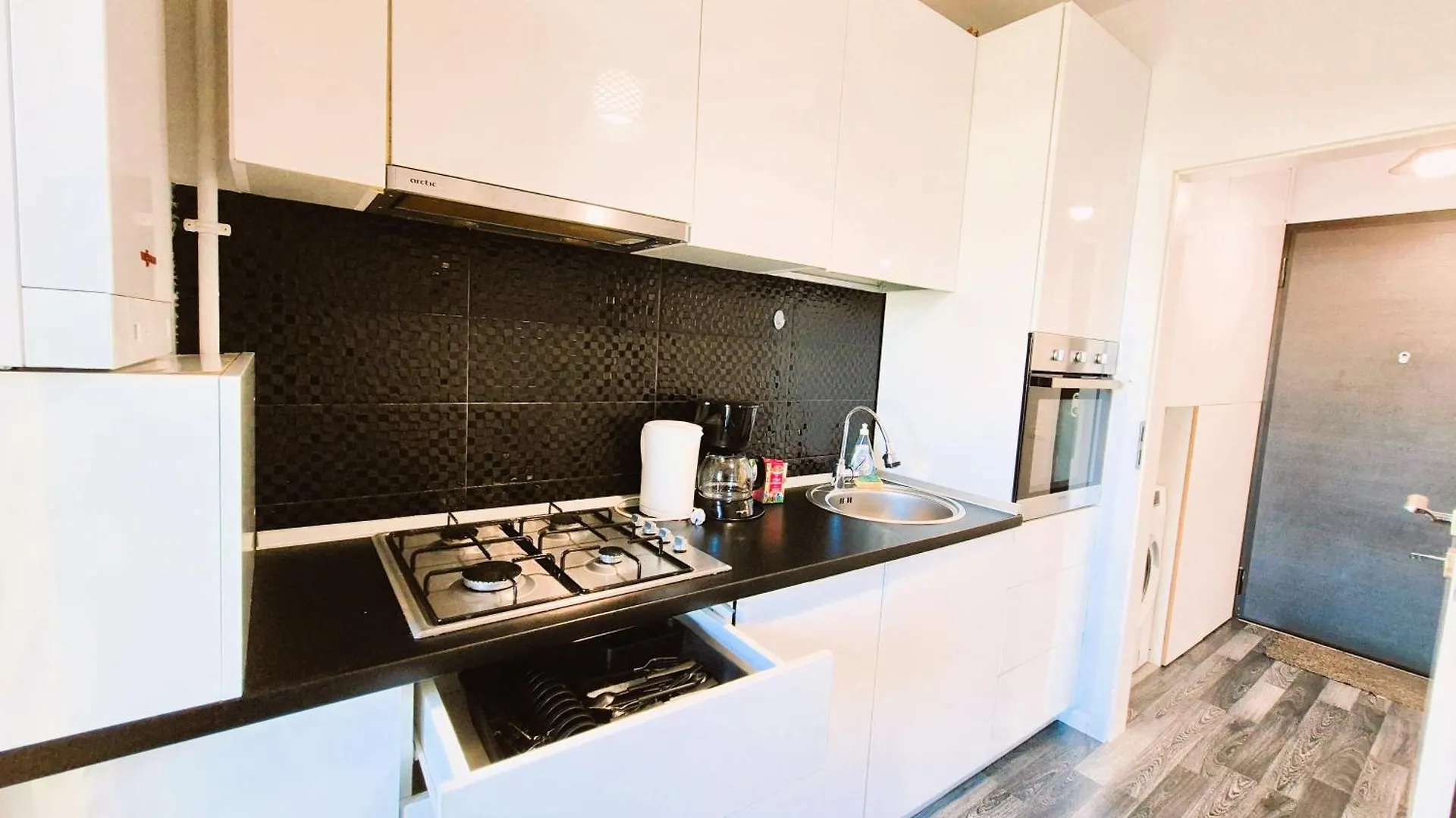 Apartment Chique Studio Near Mall Plaza Bucharest